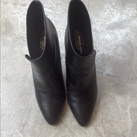 Michael Kors Black Ankle Booties Sleek Minimalist Design - Picture 1 of 13